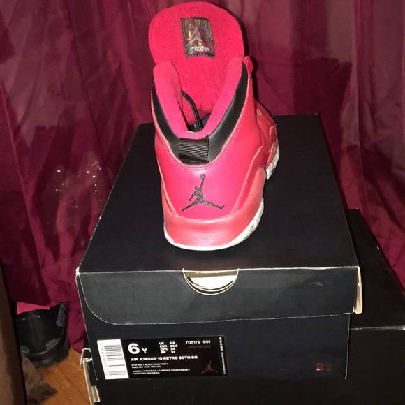 Authentic “Bulls over Broadway” Air Jordan’s - Picture 4 of 4